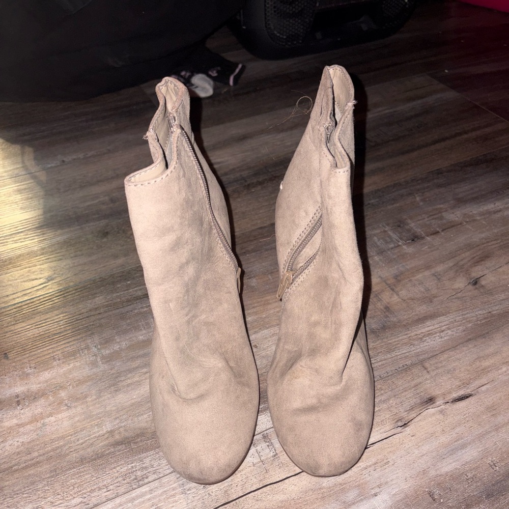Stylish Tan Women's Boots
